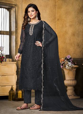 Grab These Suit in Fine Colored Pair With Bottom And Dupatta.These Top Are Net And Dupatta Are Fabricated On Net Pair With Santoon Bottom.Its Beautified With Santoon Inner.Its Beautified With Designer Heavy Embroidery Work.