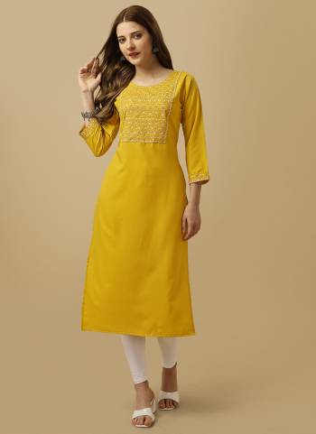 Grab These Beautiful Looking Readymade Kurti.These Kurti is Fabricated On Rayon.Its Beautified With Designer Neck Printed With Hand Work.