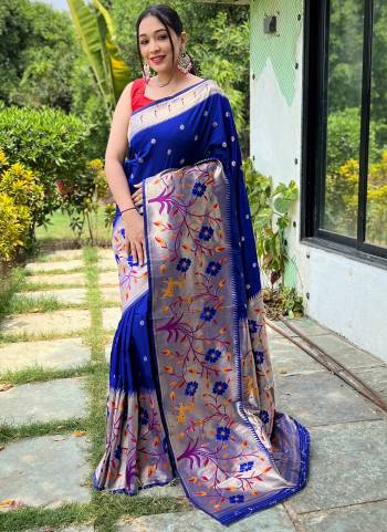 Attrective These Party Wear Paithani Saree With Contrast Blouse in Fine Colored.These Saree And Blouse is Fabricated On Soft Silk.Its Beautified With Weavon Paithani Meenakari Designer.