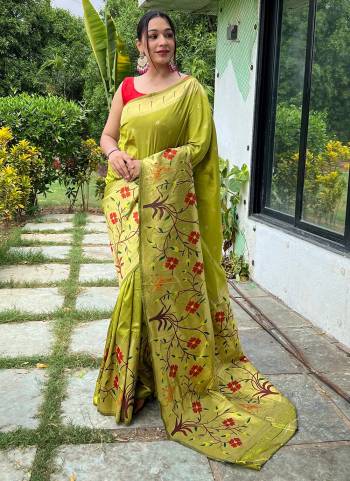 Attrective These Party Wear Paithani Saree With Contrast Blouse in Fine Colored.These Saree And Blouse is Fabricated On Soft Silk.Its Beautified With Weavon Paithani Meenakari Designer.