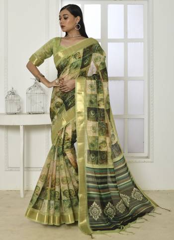 Garb These Party Wear Saree in Fine Colored.These Saree And Blouse is Fabricated On Tussar Silk.Its Beautified With Weaving Jari Border With Designer Printed.