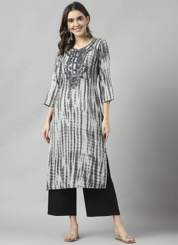 Atrective These Beautiful Looking Readymade Long Kurti.These Kurti is Fabricated On Poly Rayon.Its Beautified With Designer Floral Printed With Yock Embroidery Work.