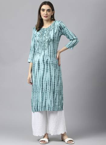 Atrective These Beautiful Looking Readymade Long Kurti.These Kurti is Fabricated On Poly Rayon.Its Beautified With Designer Floral Printed With Yock Embroidery Work.