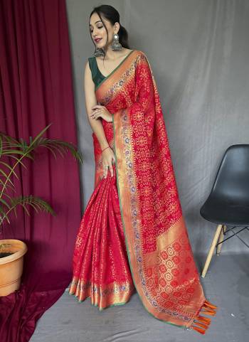 Attrective These Party Wear Patola Bandhej Saree With Blouse in Fine Colored.These Saree And Blouse is Fabricated On Patola Silk.Its Beautified With Weavon Meenakari Designer.