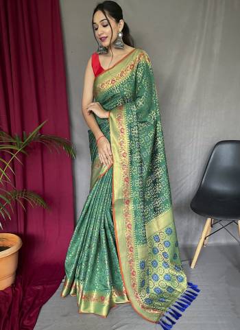 Attrective These Party Wear Patola Bandhej Saree With Blouse in Fine Colored.These Saree And Blouse is Fabricated On Patola Silk.Its Beautified With Weavon Meenakari Designer.