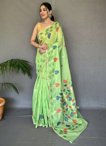 Garb These Party Wear Saree With Blouse in Fine Colored.These Saree And Blouse is Fabricated On Slub Chanderi.Its Beautified With Weaving Multy Color Designer.