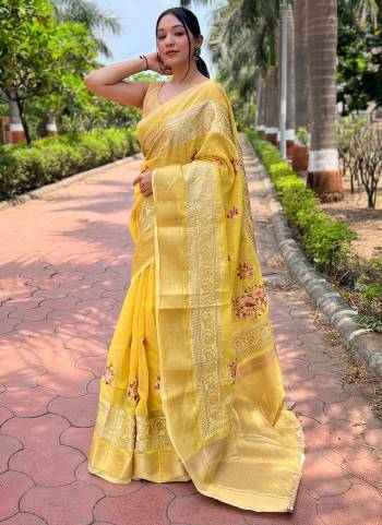 Garb These Party Wear Saree in Fine Colored.These Saree Are Cotton And Blouse is Fabricated On Art Cotton.Its Beautified With Wevon  Border Designer,Embroidery Work.