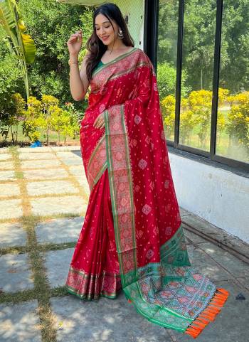 Garb These Party Wear Saree With Blouse in Fine Colored.These Saree And Blouse is Fabricated On Silk.Its Beautified With Weaving Multy Color Designer.