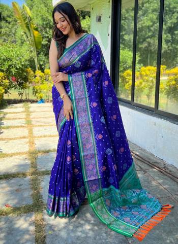 Garb These Party Wear Saree With Blouse in Fine Colored.These Saree And Blouse is Fabricated On Silk.Its Beautified With Weaving Multy Color Designer.