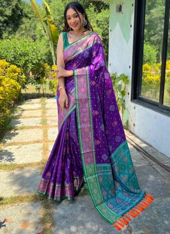 Garb These Party Wear Saree With Blouse in Fine Colored.These Saree And Blouse is Fabricated On Silk.Its Beautified With Weaving Multy Color Designer.