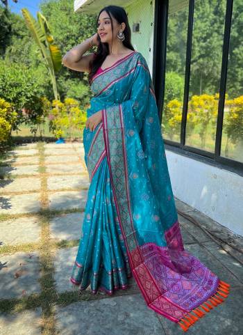 Garb These Party Wear Saree With Blouse in Fine Colored.These Saree And Blouse is Fabricated On Silk.Its Beautified With Weaving Multy Color Designer.