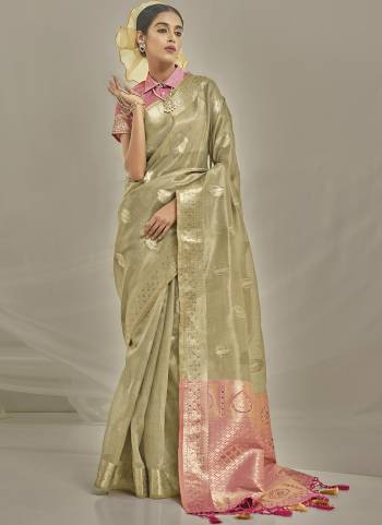 Garb These Party Wear Saree in Fine Colored.These Saree And Blouse is Fabricated On Banarasi Silk Pair.Its Beautified With Weavon Designer.