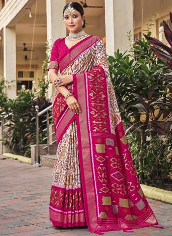 Garb These Party Wear Saree in Fine Colored.These Saree And Blouse is Fabricated On Cotton Silk Pair.Its Beautified With Designer Foil Printed.