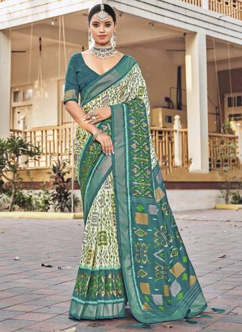 Garb These Party Wear Saree in Fine Colored.These Saree And Blouse is Fabricated On Cotton Silk Pair.Its Beautified With Designer Foil Printed.