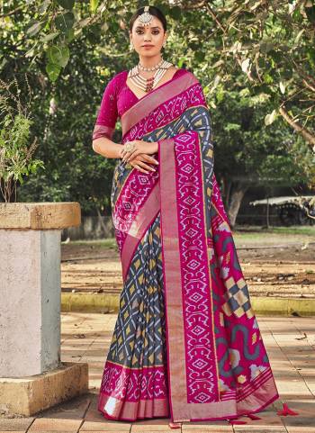 Garb These Party Wear Saree in Fine Colored.These Saree And Blouse is Fabricated On Cotton Silk Pair.Its Beautified With Designer Foil Printed.