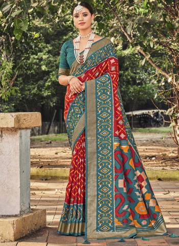 Garb These Party Wear Saree in Fine Colored.These Saree And Blouse is Fabricated On Cotton Silk Pair.Its Beautified With Designer Foil Printed.