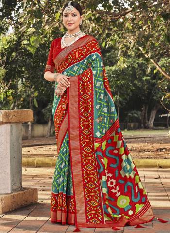 Garb These Party Wear Saree in Fine Colored.These Saree And Blouse is Fabricated On Cotton Silk Pair.Its Beautified With Designer Foil Printed.