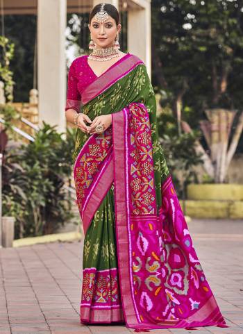 Garb These Party Wear Saree in Fine Colored.These Saree And Blouse is Fabricated On Cotton Silk Pair.Its Beautified With Designer Foil Printed.