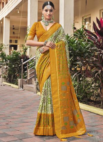 Garb These Party Wear Saree in Fine Colored.These Saree And Blouse is Fabricated On Cotton Silk Pair.Its Beautified With Designer Foil Printed.