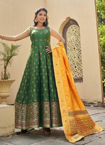 For A Designer Look,Grab These Readymade Gown With Dupatta in Fine Colored.These Gown Are Fabricated JEQARD With SILK JEQARD Dupatta.Its Beautified With Wevon Jacquard Butti,Kalamkari Printed With Embroidery Work.