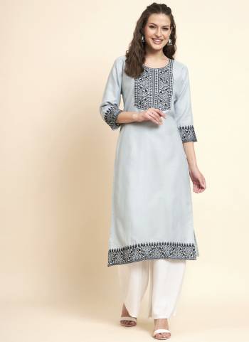 Attrective Looking These Beautiful Looking Readymade Long Kurti.These Kurti is Fabricated On Cotton.Its Beautified With Designer Chikankari Sequance Embroidery Work.