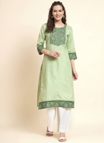 Attrective Looking These Beautiful Looking Readymade Long Kurti.These Kurti is Fabricated On Cotton.Its Beautified With Designer Chikankari Sequance Embroidery Work.