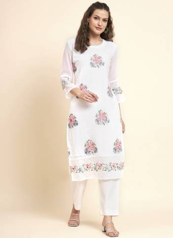 Attrective Looking These Beautiful Looking Readymade Long Kurti.These Kurti is Fabricated On Georgette.Its Beautified With Designer Multy Thread Embroidery Work.