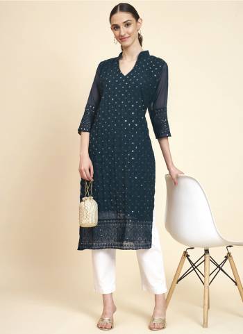 Garb These Beautiful Looking Readymade Long Kurti.These Kurti is Fabricated On Georgette.Its Beautified With Designer Sequance Embroidery Work.