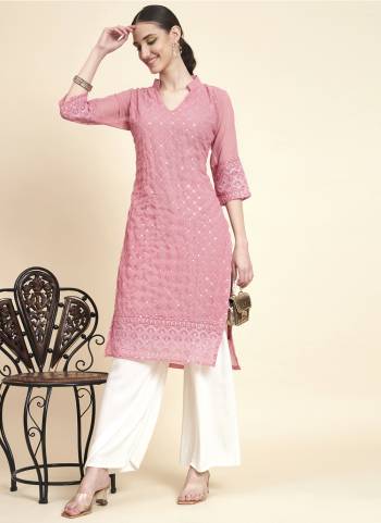 Garb These Beautiful Looking Readymade Long Kurti.These Kurti is Fabricated On Georgette.Its Beautified With Designer Sequance Embroidery Work.