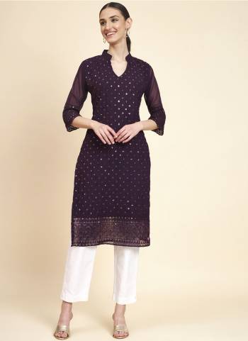 Garb These Beautiful Looking Readymade Long Kurti.These Kurti is Fabricated On Georgette.Its Beautified With Designer Sequance Embroidery Work.