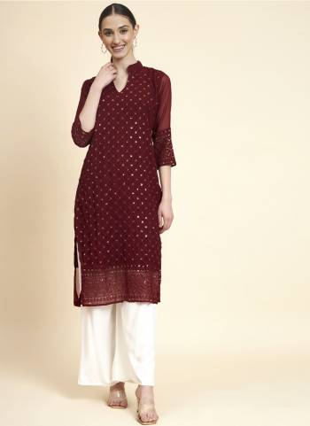 Garb These Beautiful Looking Readymade Long Kurti.These Kurti is Fabricated On Georgette.Its Beautified With Designer Sequance Embroidery Work.