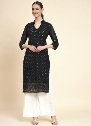 Garb These Beautiful Looking Readymade Long Kurti.These Kurti is Fabricated On Georgette.Its Beautified With Designer Sequance Embroidery Work.