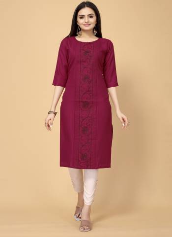 Grab These Beautiful Looking Readymade Kurti.These Kurti is Fabricated On Cotton Slub.Its Beautified With Designer Embroidery Work.