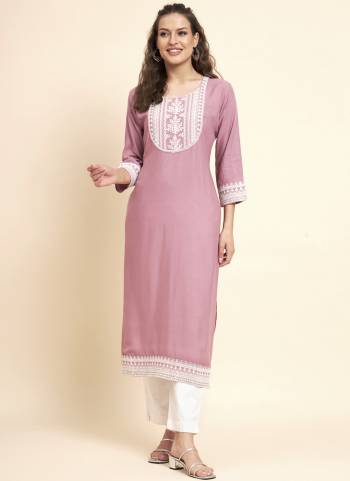 Attrective Looking These Beautiful Looking Readymade Long Kurti.These Kurti is Fabricated On Rayon.Its Beautified With Designer Embroidery Work.