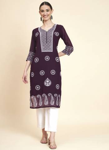 Attrective Looking These Beautiful Looking Readymade Long Kurti.These Kurti is Fabricated On Georgette.Its Beautified With Designer Embroidery Work.