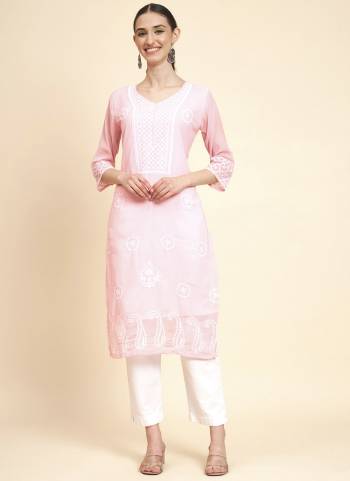 Attrective Looking These Beautiful Looking Readymade Long Kurti.These Kurti is Fabricated On Georgette.Its Beautified With Designer Embroidery Work.