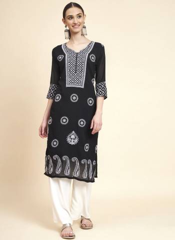 Attrective Looking These Beautiful Looking Readymade Long Kurti.These Kurti is Fabricated On Georgette.Its Beautified With Designer Embroidery Work.