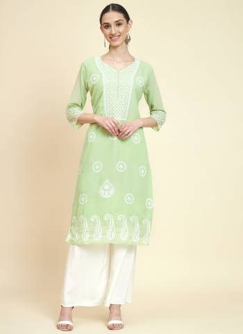 Attrective Looking These Beautiful Looking Readymade Long Kurti.These Kurti is Fabricated On Georgette.Its Beautified With Designer Embroidery Work.