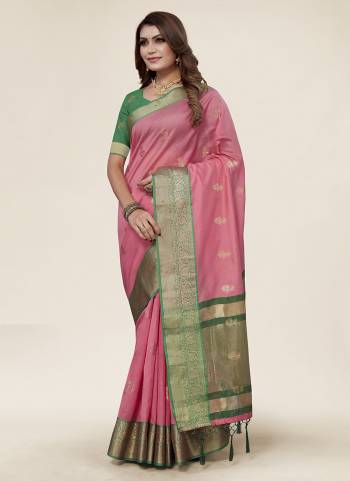 Garb These Party Wear Saree in Fine Colored.These Saree And Blouse is Fabricated On Organza.Its Beautified With Weavon Designer.