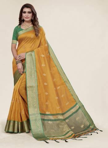 Garb These Party Wear Saree in Fine Colored.These Saree And Blouse is Fabricated On Organza.Its Beautified With Weavon Designer.