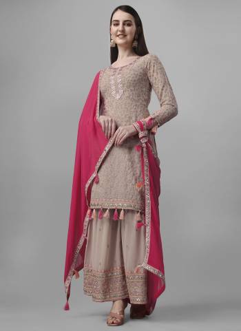 Garb These Salwar Suit in Fine Colored Pair With Bottom And Dupatta.These Top Are Faux Georgette And Bottom Are Fabricated On Faux Georgette Pair With Faux Georgette Dupatta.Its Beautified With Santoon Inner.Its Beautified With Heavy Designer Embroidery Work.