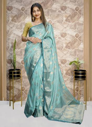 Attrective Look These Saree in Fine Colored.These Saree Are Silk And Blouse is Brocade Silk Fabricated.Its Beautified With Weaving Jari Designer.