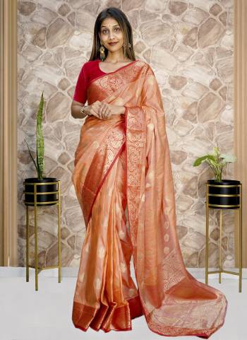 Attrective Look These Saree in Fine Colored.These Saree Are Silk And Blouse is Brocade Silk Fabricated.Its Beautified With Weaving Jari Designer.