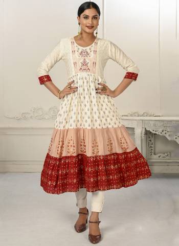 Grab These Beautiful Looking Readymade Long Kurti.These Kurti is Fabricated On Cotton.Its Beautified With Designer Foil Hand Printed With Embroidery Work.
