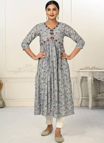 Grab These Beautiful Looking Readymade Long Kurti.These Kurti is Fabricated On Cotton.Its Beautified With Designer Foil Hand Printed With Embroidery Work.