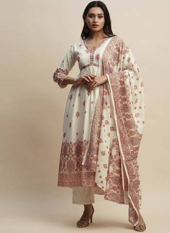 Grab These Beautiful Looking Readymade Suits.These Top And Bottom is Fabricated On Cotton And Dupatta Are Cotton Mal Mal.Its Beautified With Designer Floral Printed.