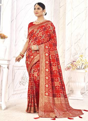 Attrective These Saree in Fine Colored Pair With Blouse.These Saree and Blouse Are Fabricated On Dola Silk.Its Beautified With Wevon Jacquard Designer.