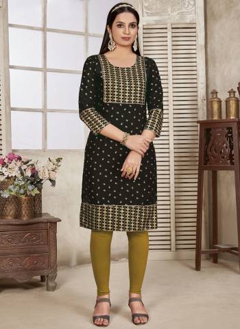 Grab These Beautiful Looking Readymade Long Kurti.These Kurti is Fabricated On Rayon.Its Beautified With Designer Foil Printed.