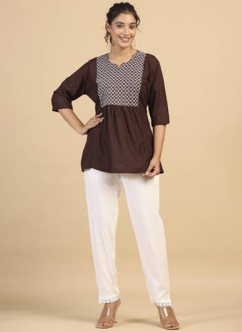 Attrective These Beautiful Looking Readymade Short Kurti.These Kurtis Fabricated On Rayon.Its Beautified With Solid Designer Embroidery Work.