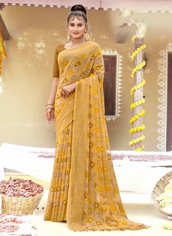 Attrective These Printed Designer Saree in Fine Colored.These Saree Are Chiffon And Blouse is Fabricated On Chiffon Pair.Its Beautified With Ivory With Jari Printed.